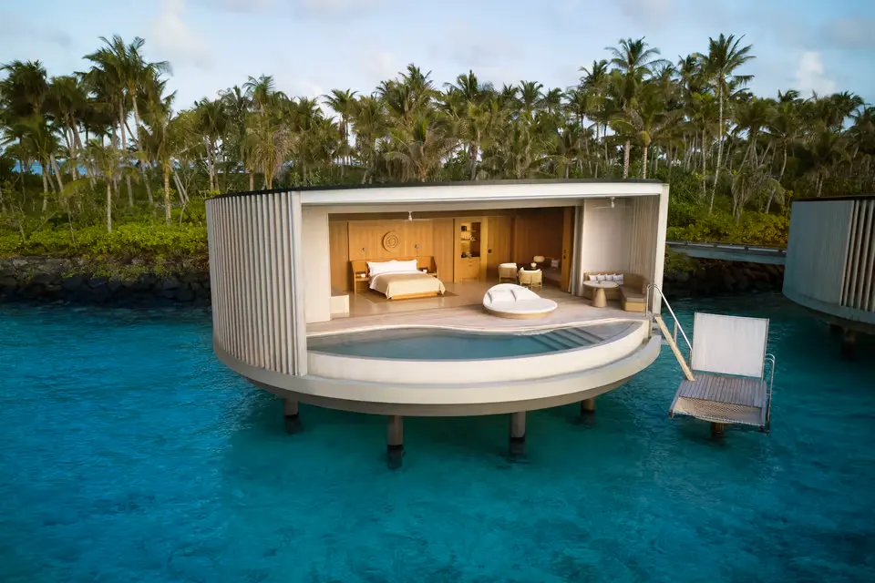 Bạn sẽ luôn cảm thấy như đang lênh đênh trên biển tại Ritz Carlton Maldives.