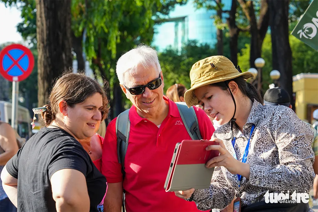 Đoàn khách vừa đi họp vừa du lịch tại TP.HCM: Được hỗ trợ tiền, tặng quà