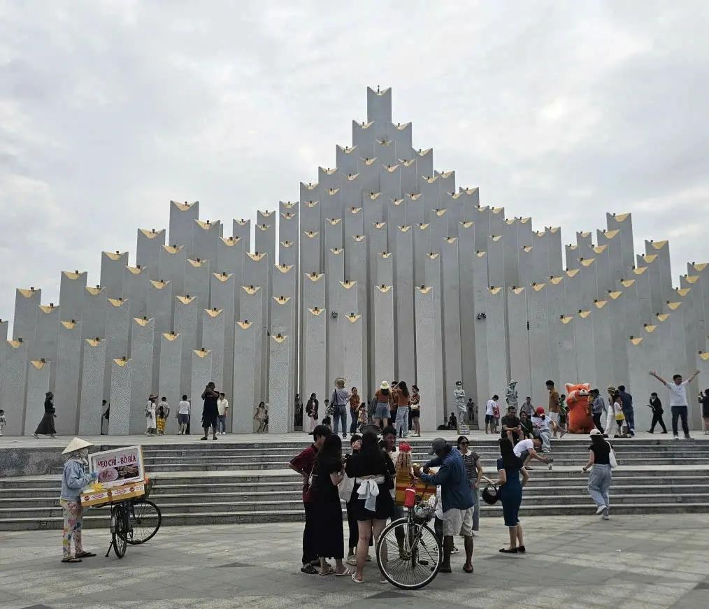 Hàng rong gây cảnh nhếch nhác ở dự án ngàn tỉ Bãi Sau Vũng Tàu