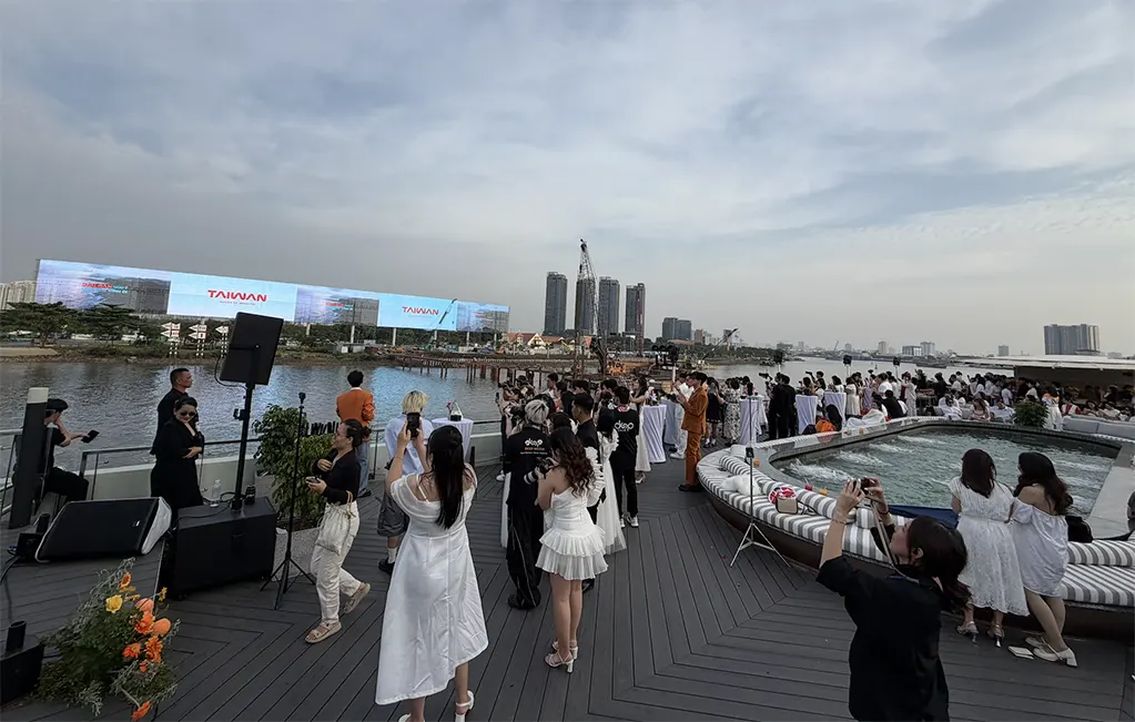 Nhiều đoàn khách MICE lựa chọn trải nghiệm du thuyền trên sông khi đến TP.HCM