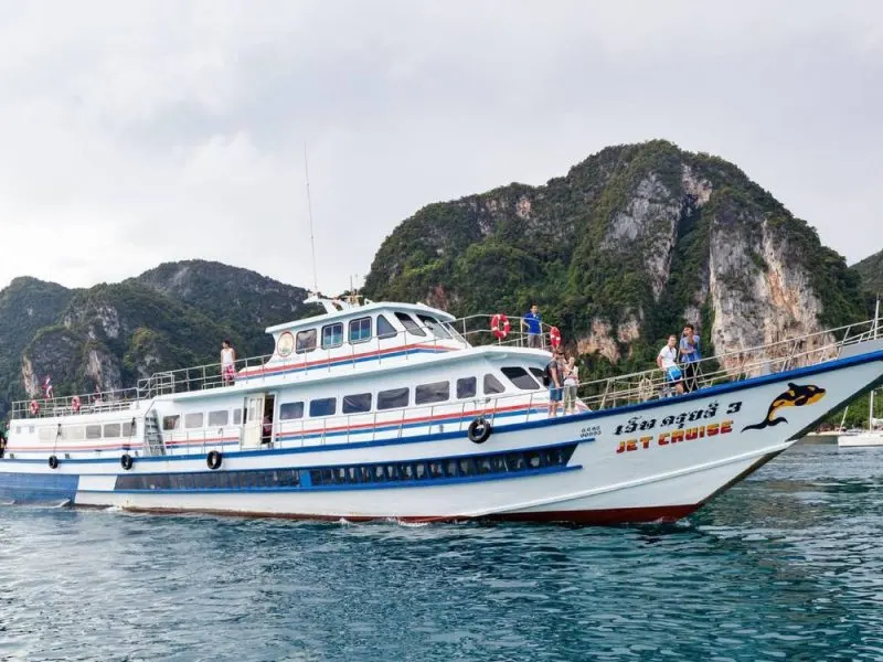 Tàu đến đảo Phi Phi