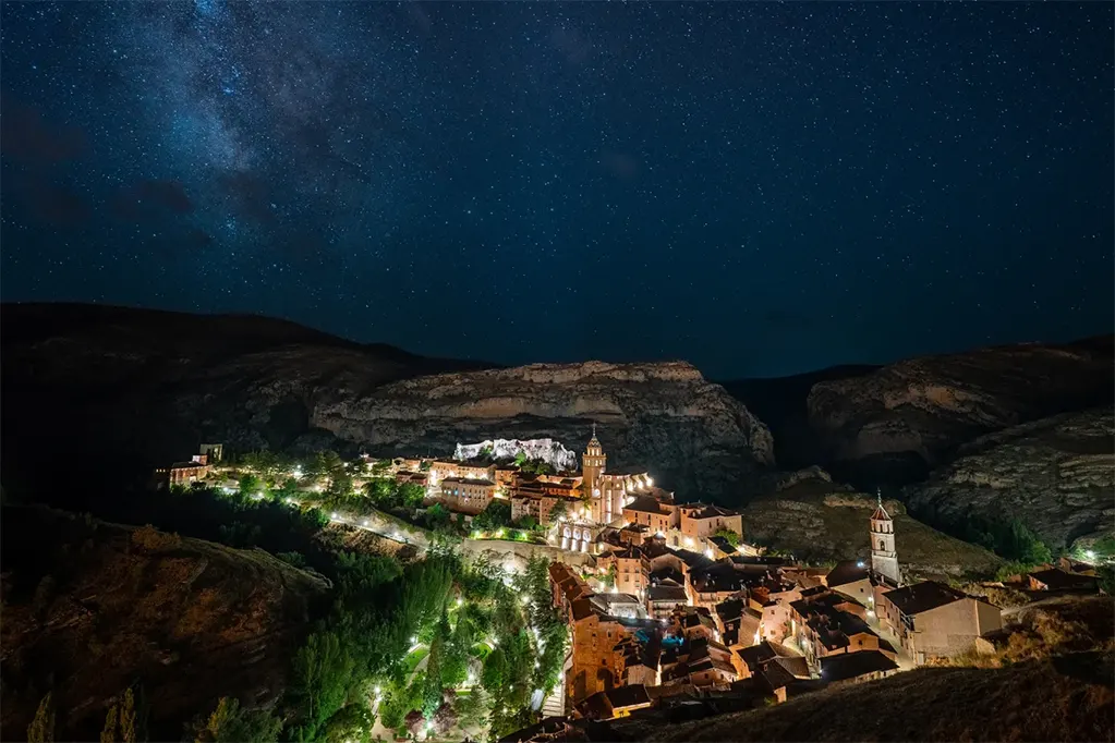 Cảnh đêm ở Albarracin, Teruel, Tây Ban Nha