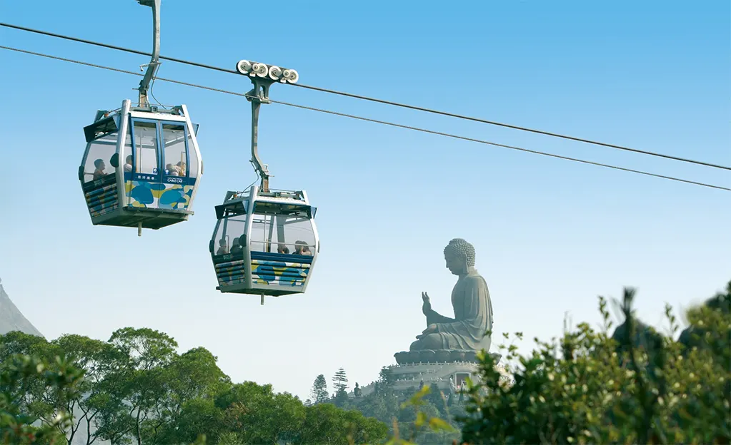 Cáp treo Ngong Ping 360 là lựa chọn hoàn hảo để khởi động hành trình khám phá Lantau - Ảnh: HKTB