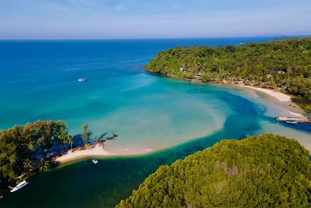 Mũi đất thuộc bãi biển Klong Chao của đảo Koh Kood.