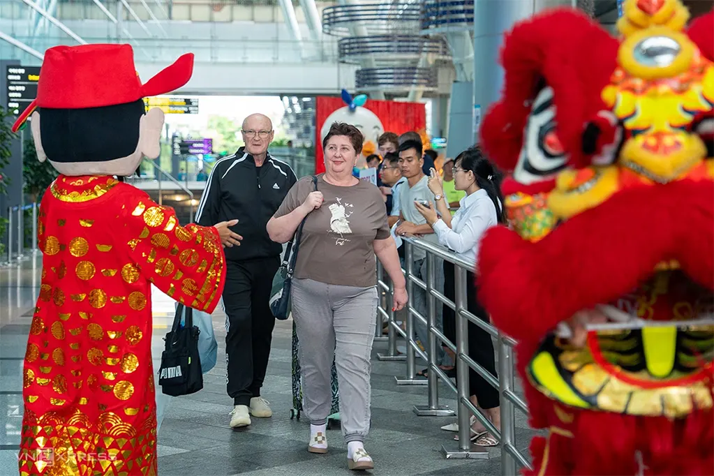 Du khách Nga được chào đón tại Nhà ga quốc tế Đà Nẵng