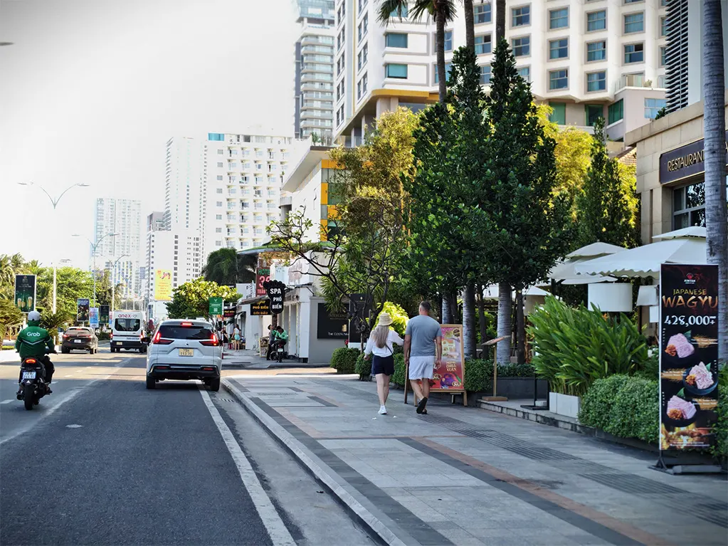 Khu vực đường Trần Phú là trung tâm phường Nha Trang (tỉnh Khánh Hòa), sẽ là tuyến đường xe buýt 2 tầng thoáng nóc hoạt động - Ảnh: TRẦN HOÀI