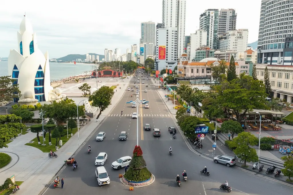 Nghiên cứu thí điểm tuyến xe buýt 2 tầng thoáng nóc hoạt động ở Nha Trang