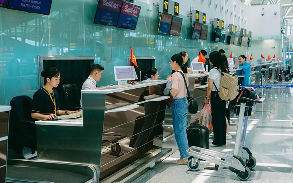 Vé máy bay hè năm nay dự báo tăng cao hơn so với cùng kỳ năm ngoái do biến động mạnh từ nhiên liệu