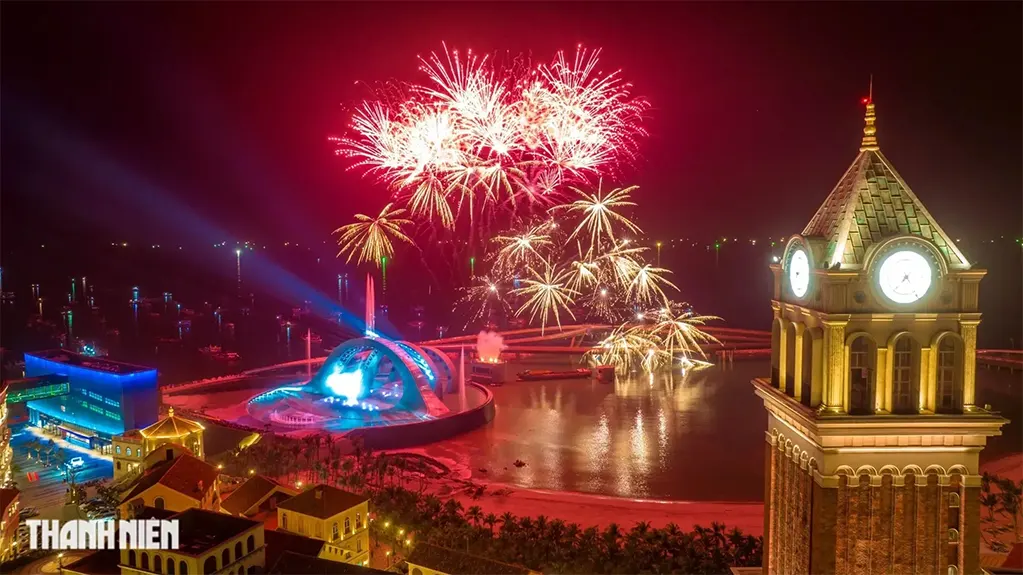 Pháo hoa hàng đêm ở Thị trấn Hoàng hôn, Phú Quốc