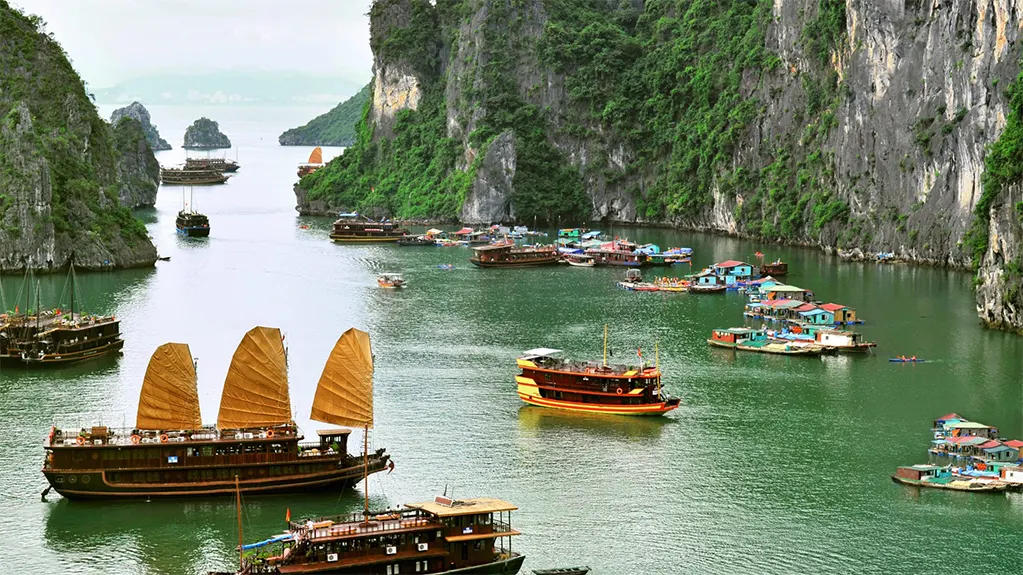 Thế giới đổ về Việt Nam; Thái Lan mất 'ngôi vương': Mục tiêu 1,1 triệu tỷ VND gây chú ý