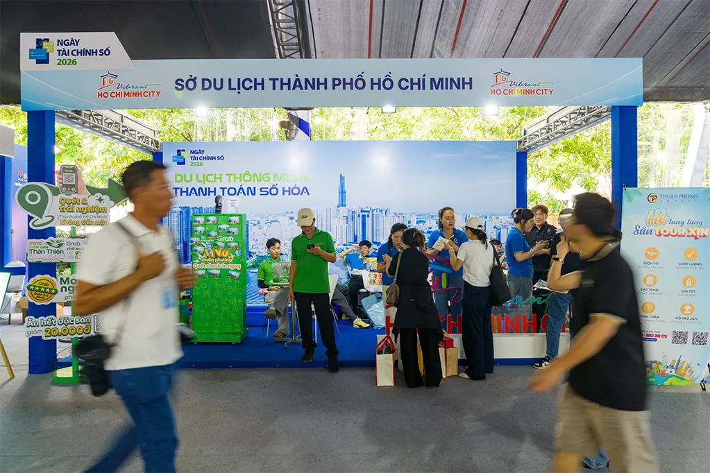 Trải nghiệm thanh toán số và săn tour hè thu hút khách tại lễ hội
